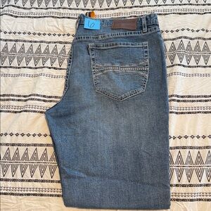 Relaxed straight leg. Double barrel straight